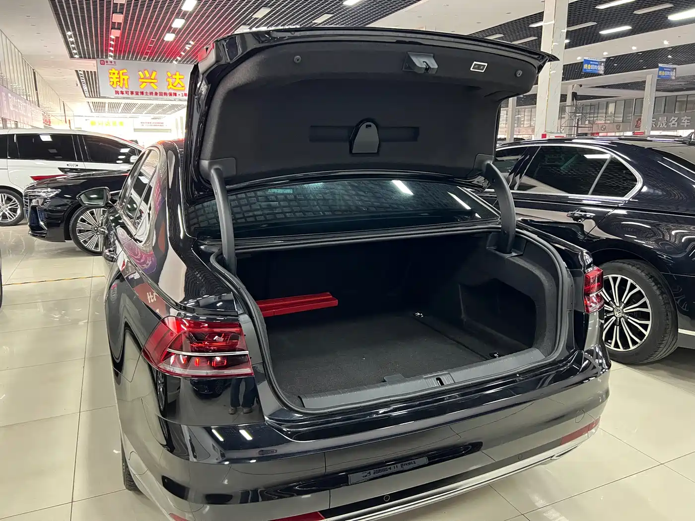Volkswagen Phideon 2016 380TSI 2WD Ultimate Edition фото 15