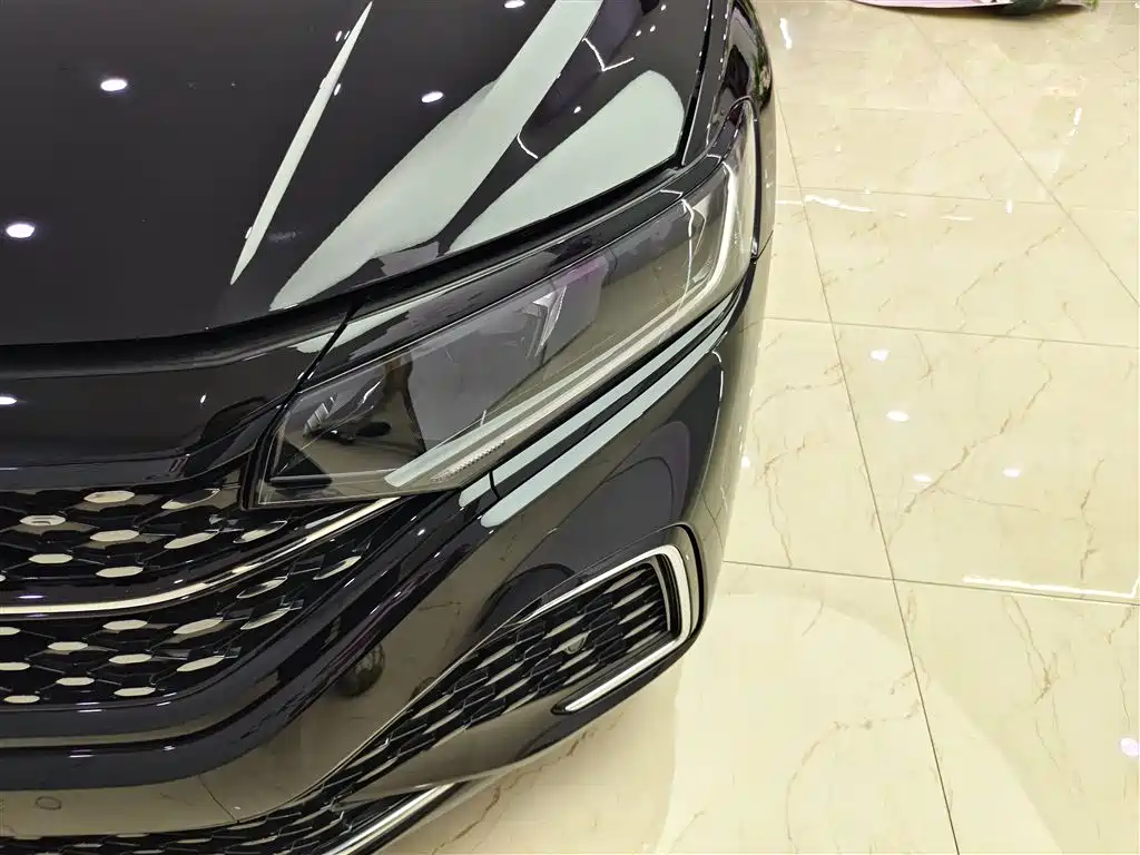 Volkswagen Passat 2024 380TSI Starlight Dragon Soaring Edition фото 9