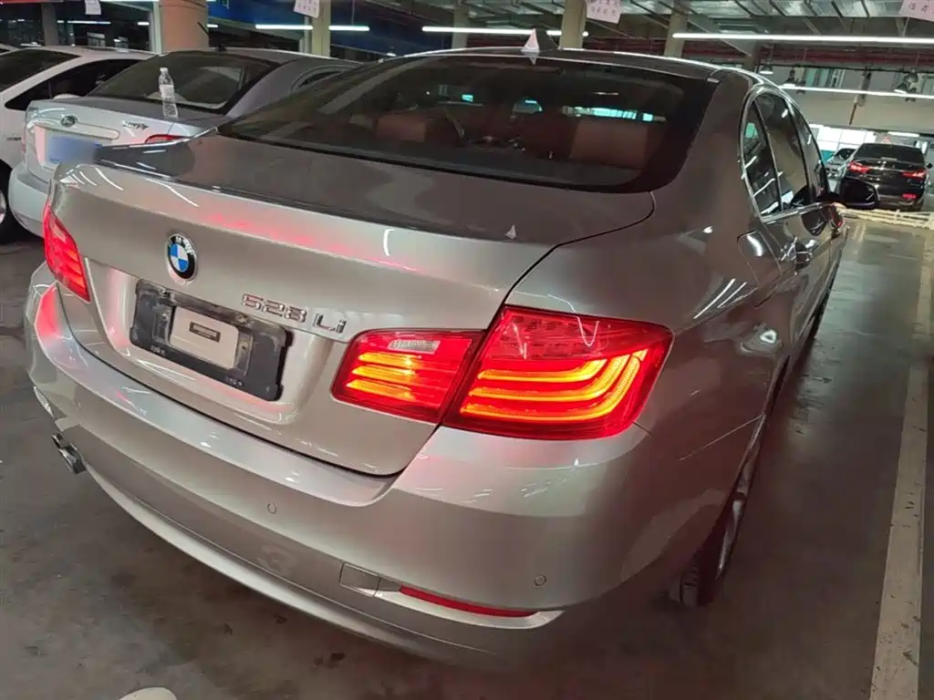 BMW 5 Series 2017 528Li Leading Edition фото 7