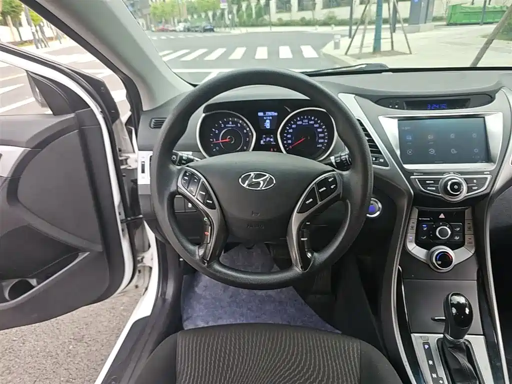 Hyundai Langdong 2016 1.6L Automatic Premium Edition фото 11