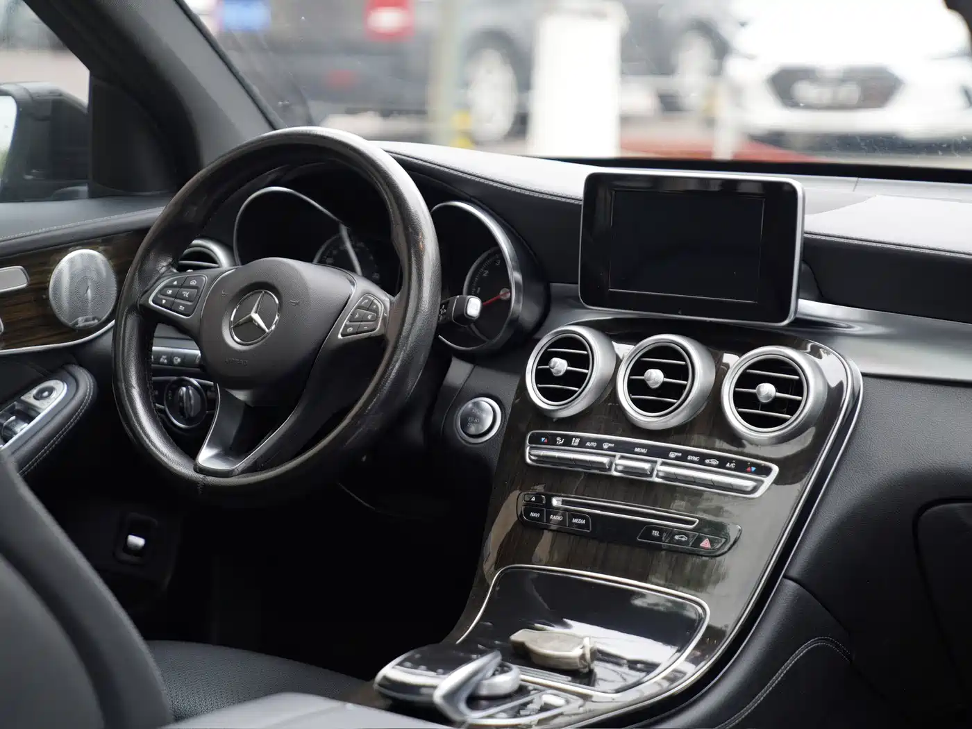 Mercedes-Benz GLC 2018 GLC 260 4MATIC Luxury фото 14