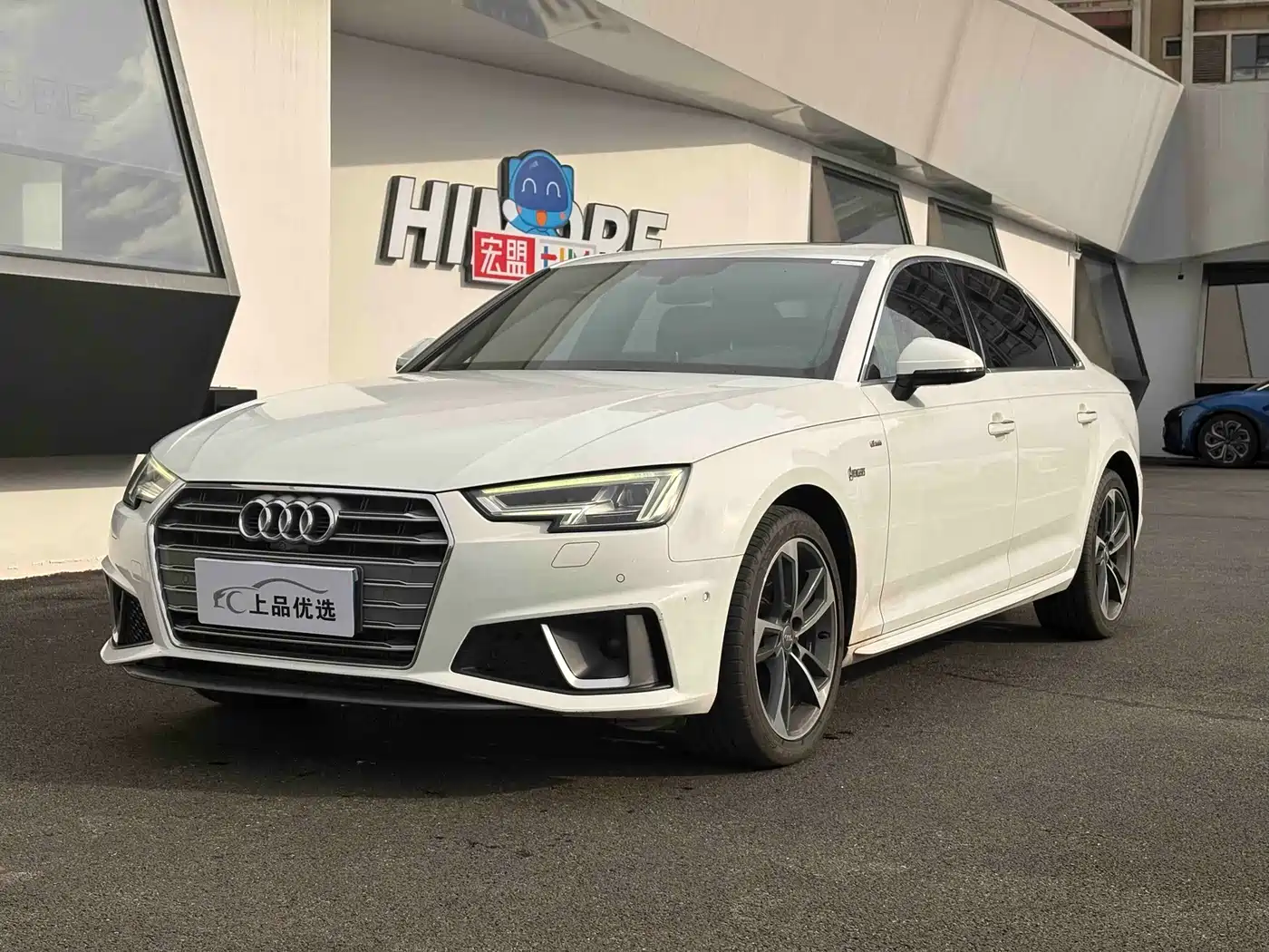 Фото 1 - Audi A4L