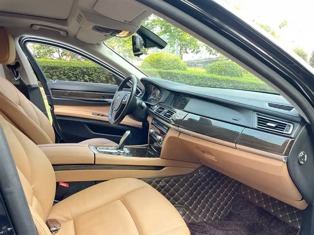 BMW 7 Series 2011 730Li Elegance фото 7