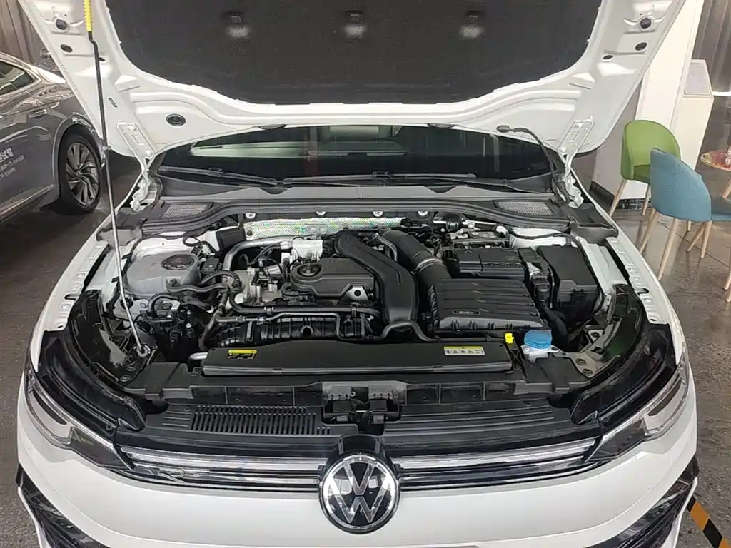 Volkswagen Golf 2025 300TSI R-Line фото 20