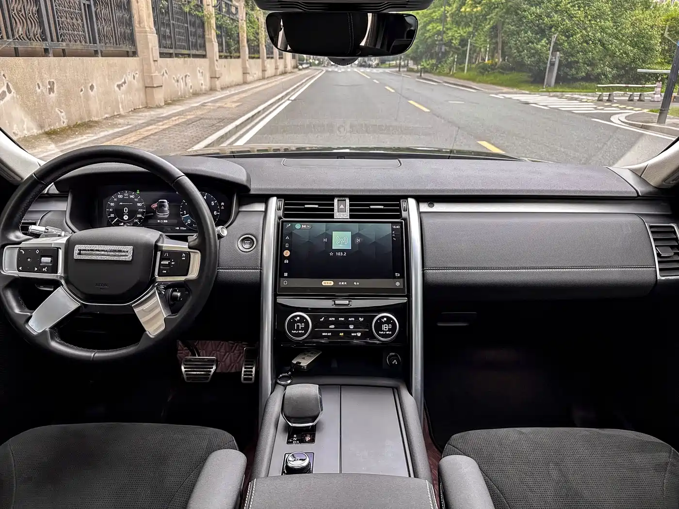 Land Rover Discovery 2021 360PS R-Dynamic SE фото 11