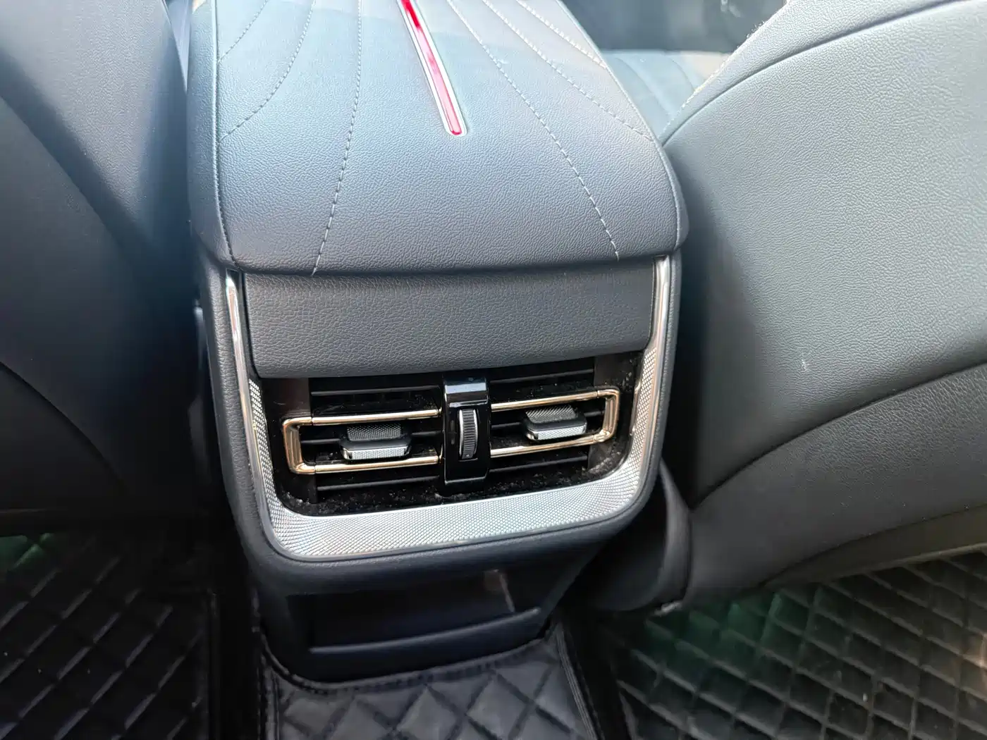 Hongqi H5 2023 2.0T Auto Smart Connect Flag Comfort фото 8