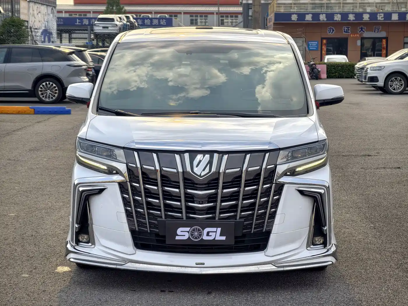 Toyota Alphard 2018 Facelift 3.5L Luxury Edition фото 2