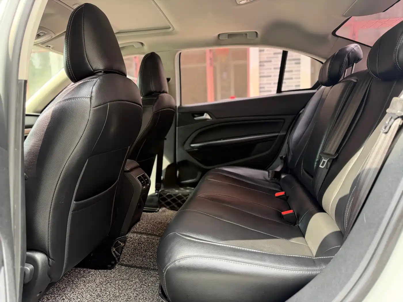 Peugeot 408 2016 1.6T Automatic Luxury Edition фото 8