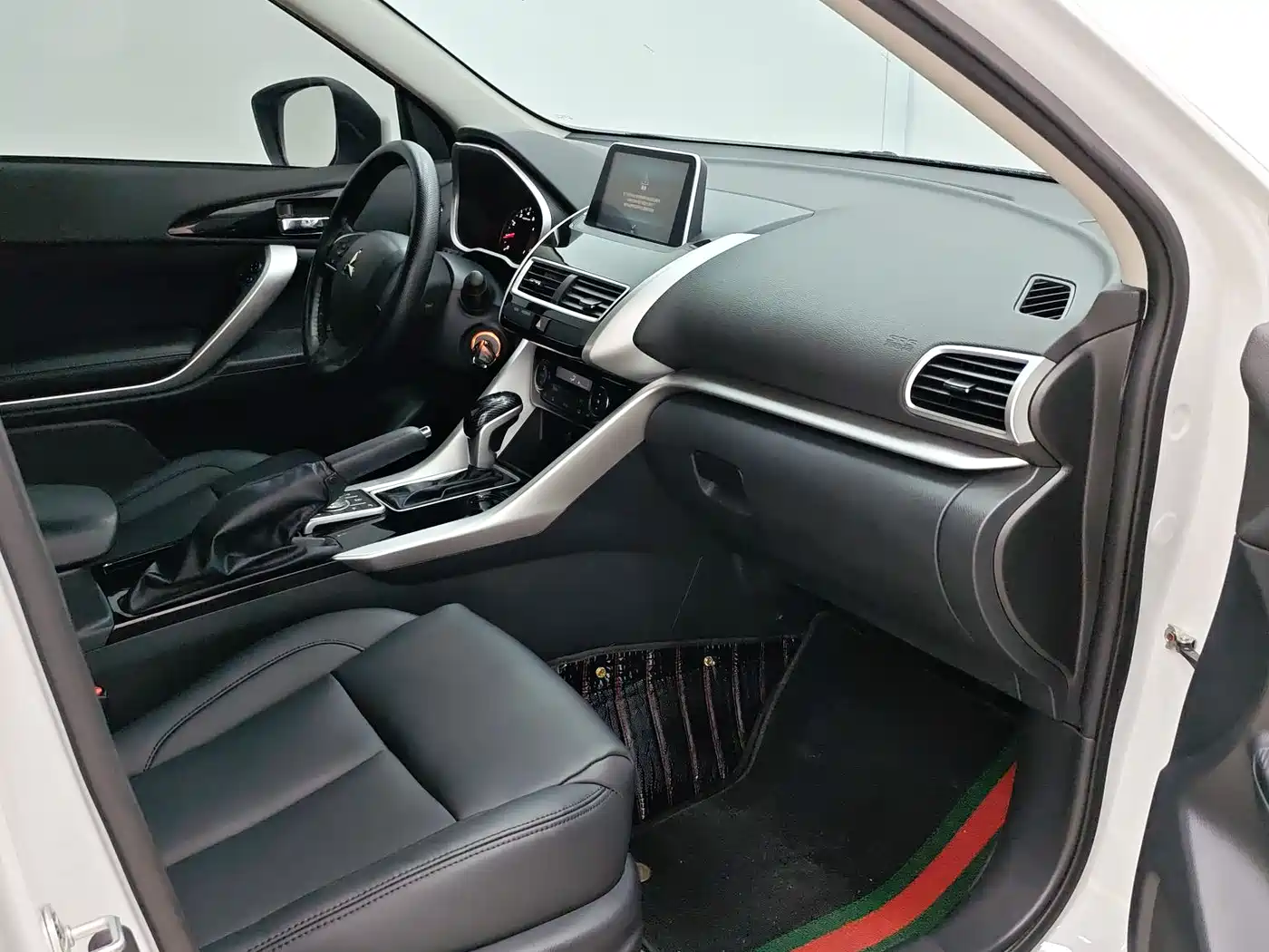 Mitsubishi Eclipse Cross 2022 1.5T CVT 2WD Fearless Edition фото 9