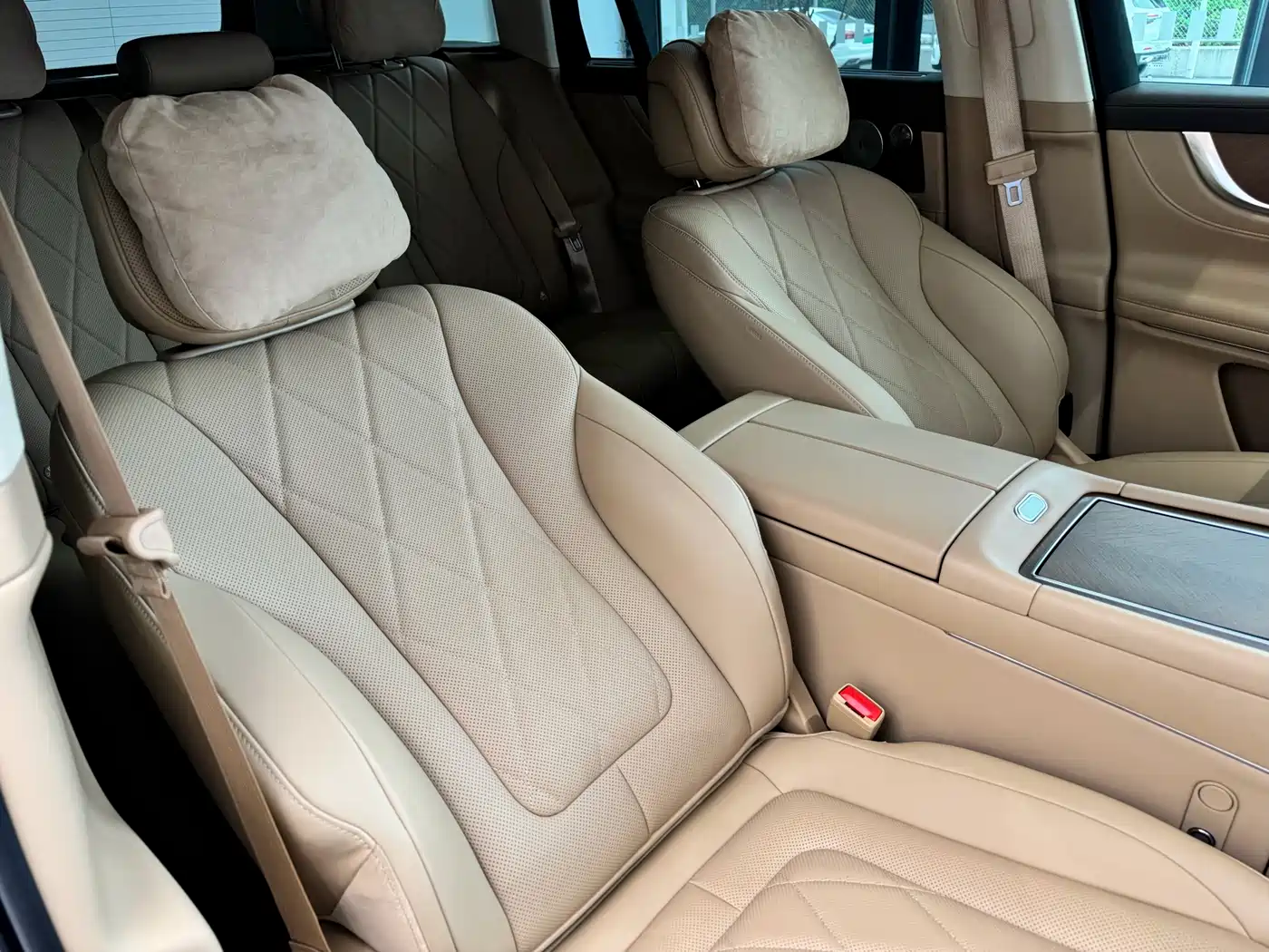 AITO Wenjie AITO M9 2024 Model Extended Range Ultra Edition 52kWh 5-Seater фото 12