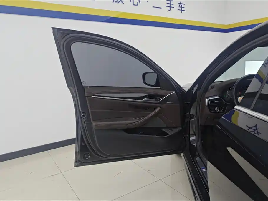 BMW 5 Series 2022 Model Second Facelift 525Li M Sport Package фото 7