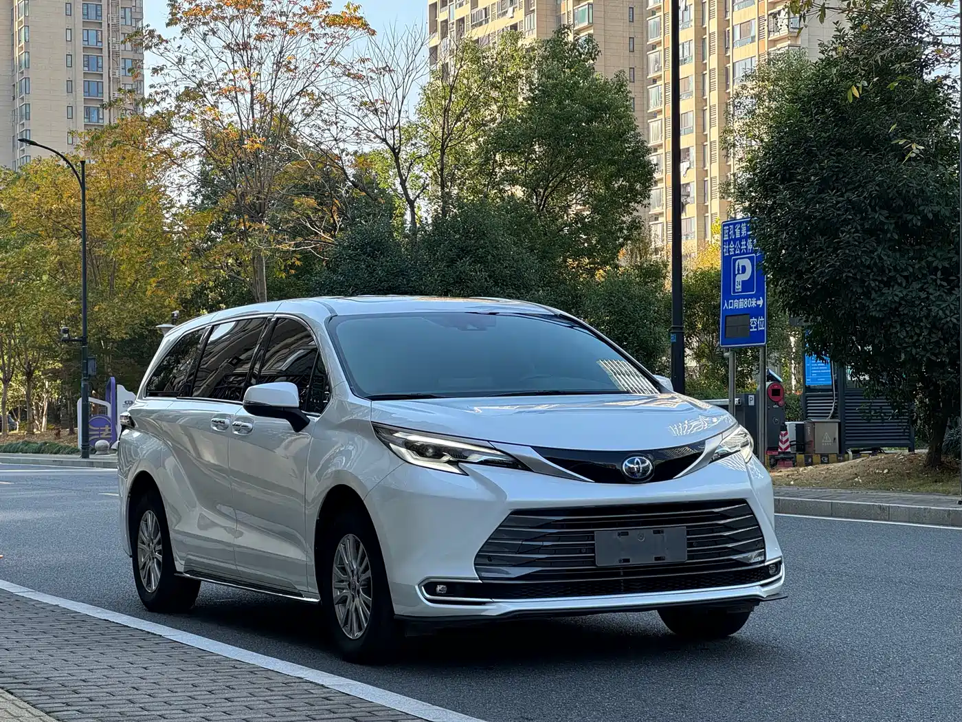 Toyota Sienna 2021 2.5L Hybrid Luxury Edition фото 10