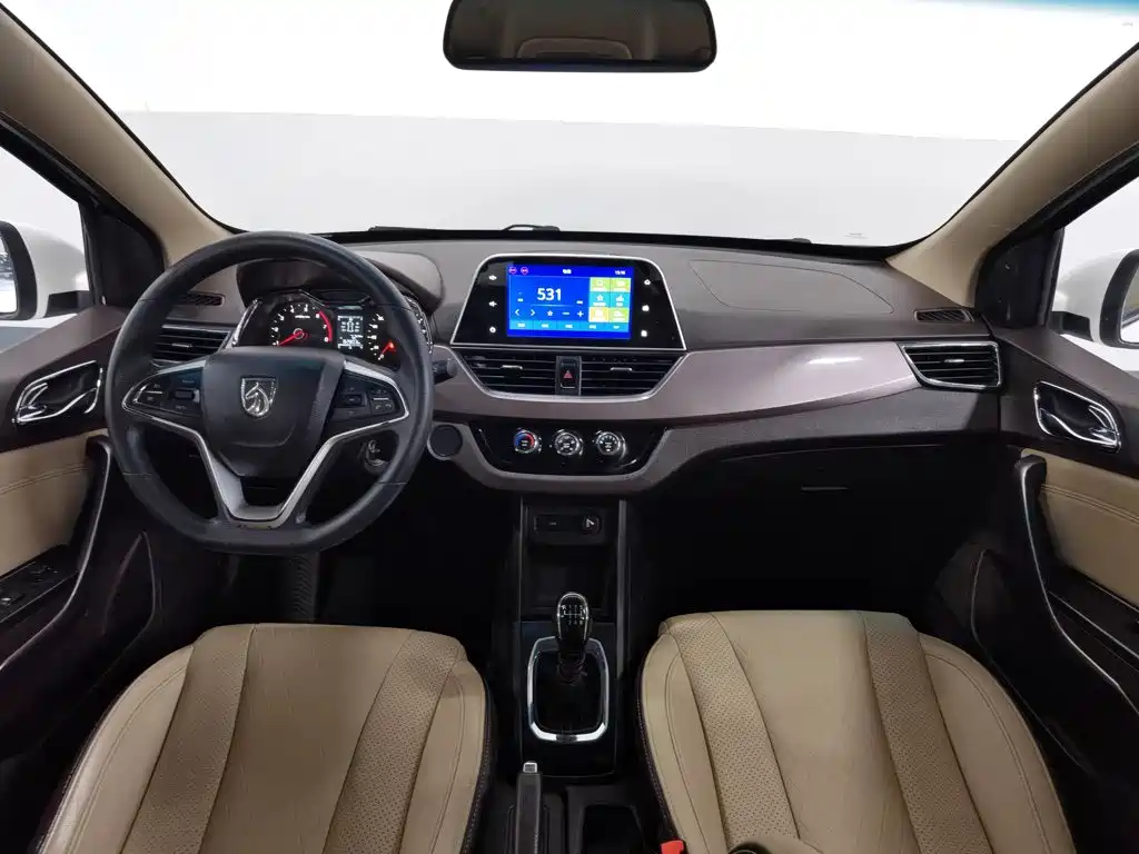 Baojun 310W 2018 2017 1.5L Manual Fashion Edition (China V)