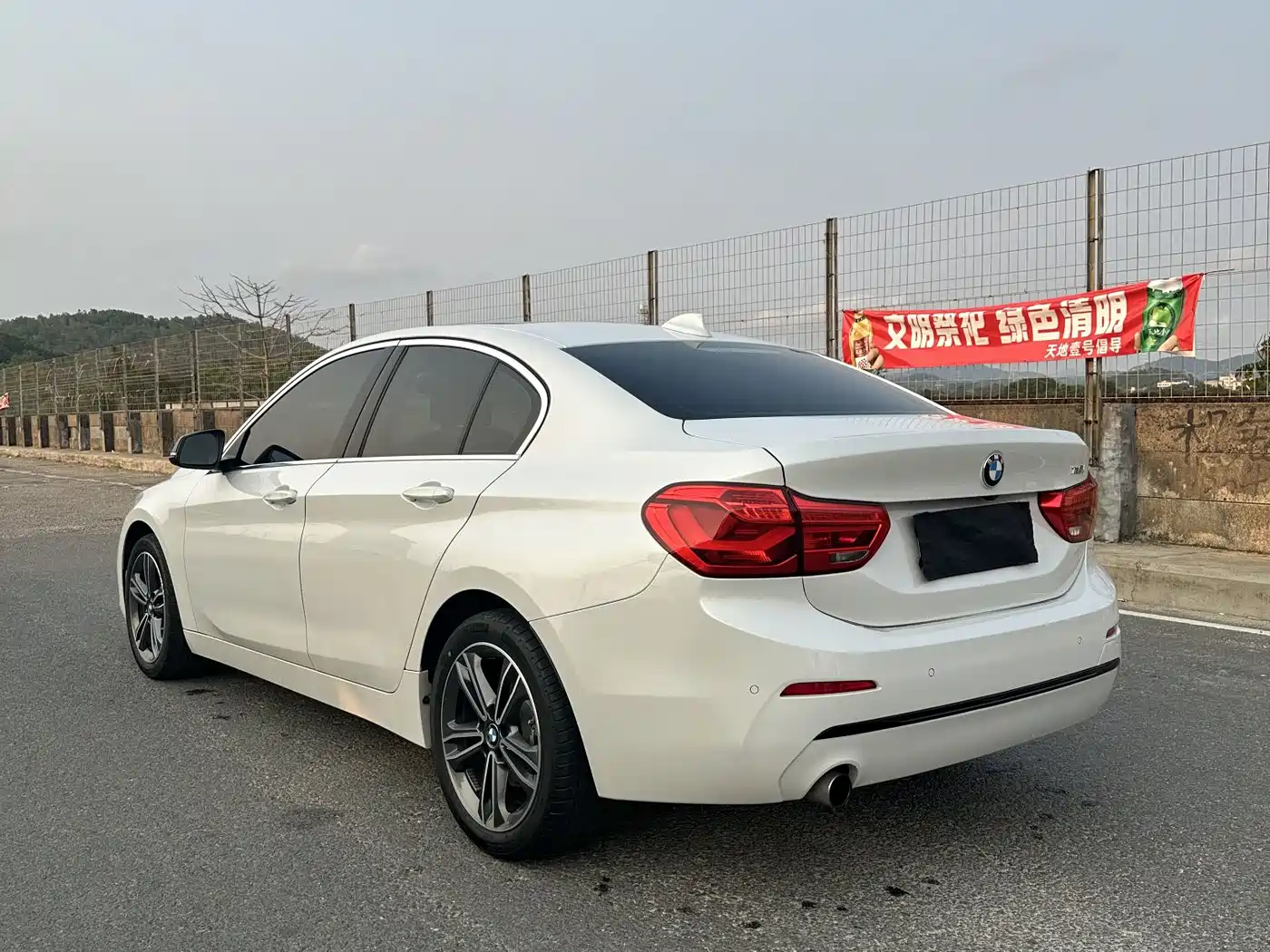 BMW 1 Series 2018 118i Sport Edition фото 7