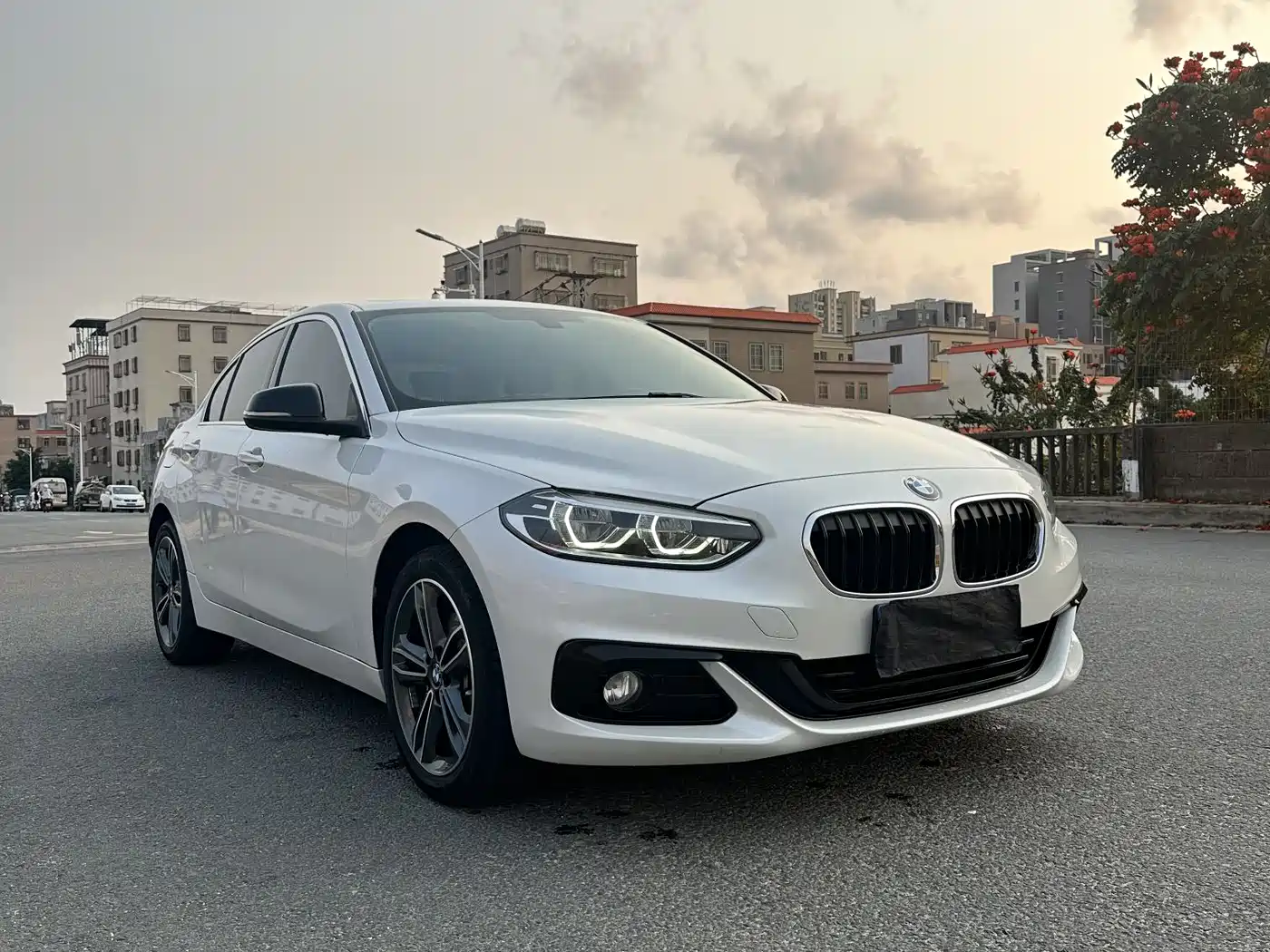 BMW 1 Series 2018 118i Sport Edition фото 3