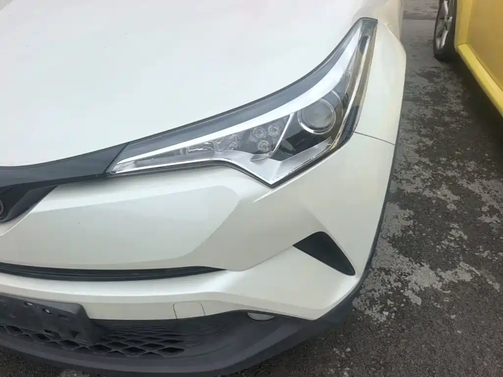 Фото 24 - Toyota C-HR