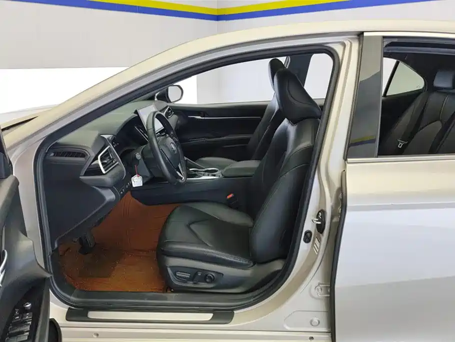 Toyota Camry 2021 2.5G Luxury Edition фото 9