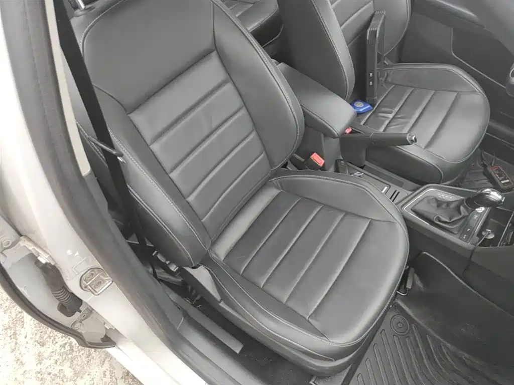Volkswagen Lavida 2017 1.6L Automatic Comfort Edition фото 25