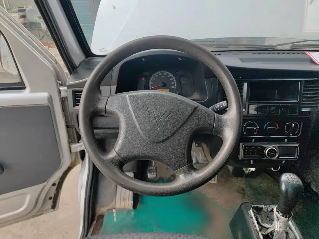 Wuling Motors Wuling Zhiguang 2017 2015 1.2L Utility LSI