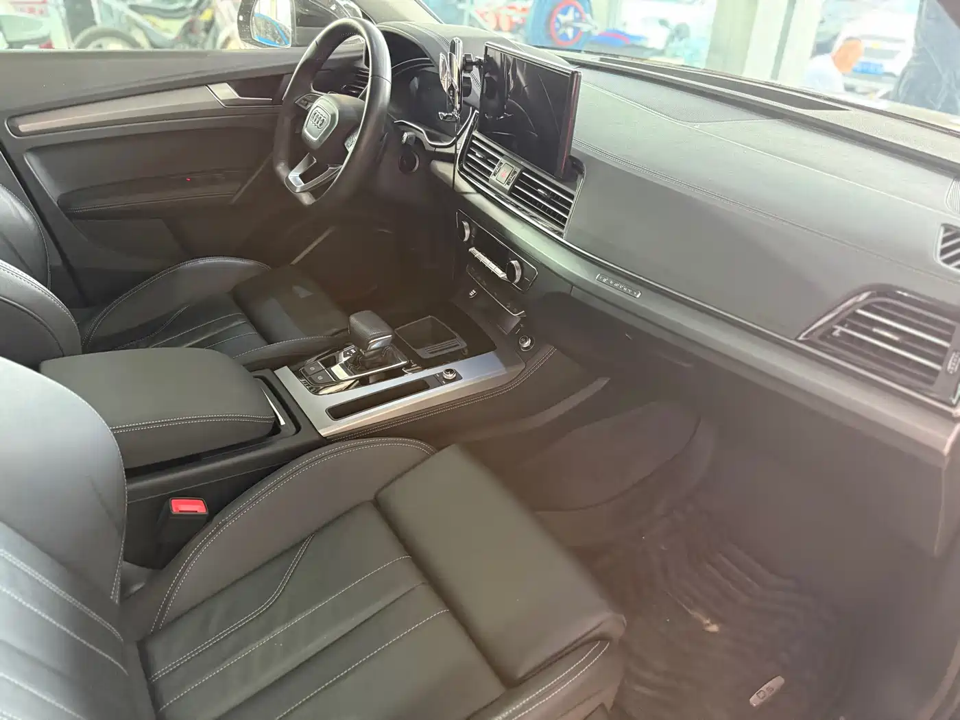 Audi Q5L 2024 Model 40 TFSI Luxury Dynamic фото 12