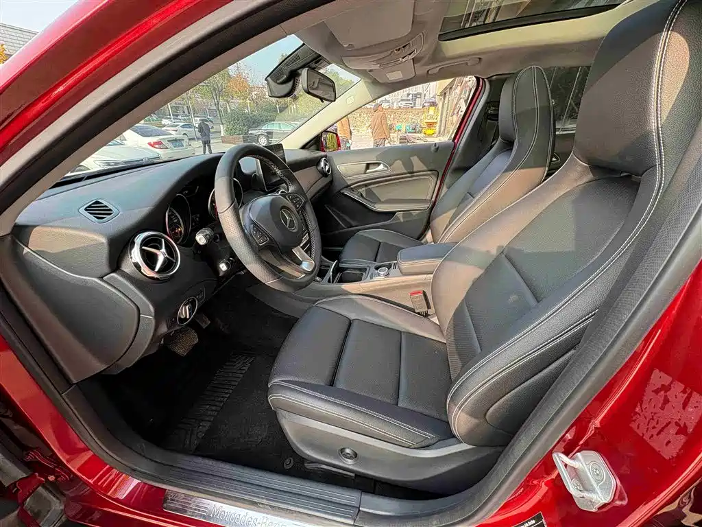 Mercedes-Benz GLA 2017 GLA 200 Dynamic фото 8