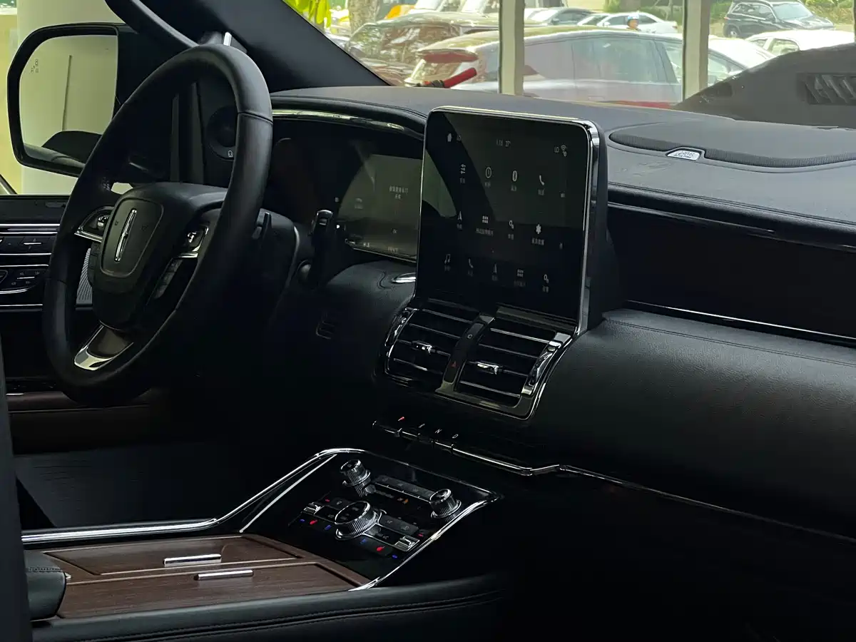 Lincoln Navigator 2019 3.5T Ultimate China VI фото 9
