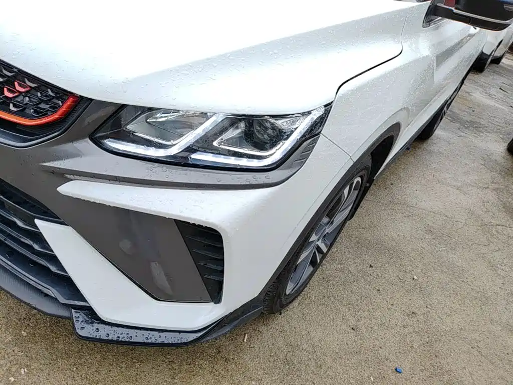 Фото 24 - Geely Coolray