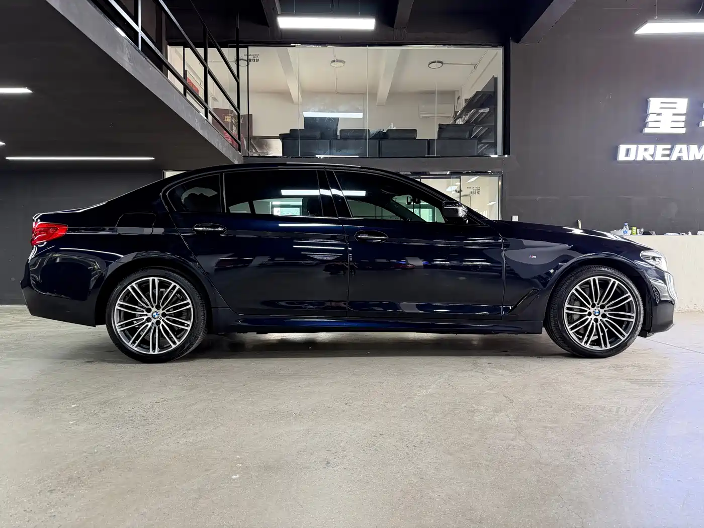BMW 5 Series 2018 530Li Leading M Sport Package фото 10