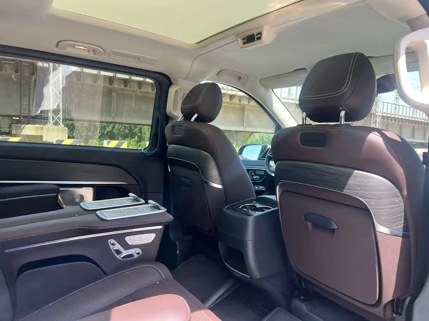 Mercedes-Benz V-Class 2024 V 300 L Long Wheelbase Luxury Edition фото 8