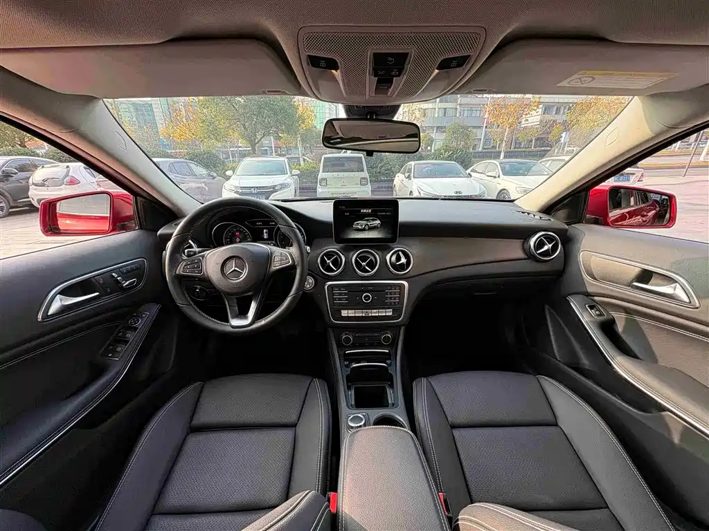 Mercedes-Benz GLA 2017 GLA 200 Dynamic фото 9