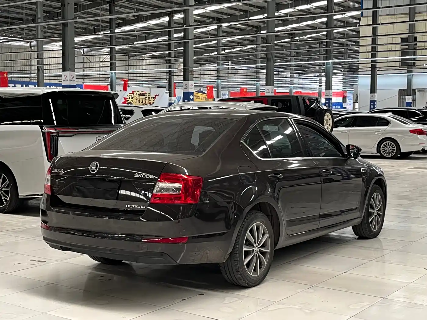 Škoda Octavia 2017 1.6L Automatic Pioneer Edition фото 14