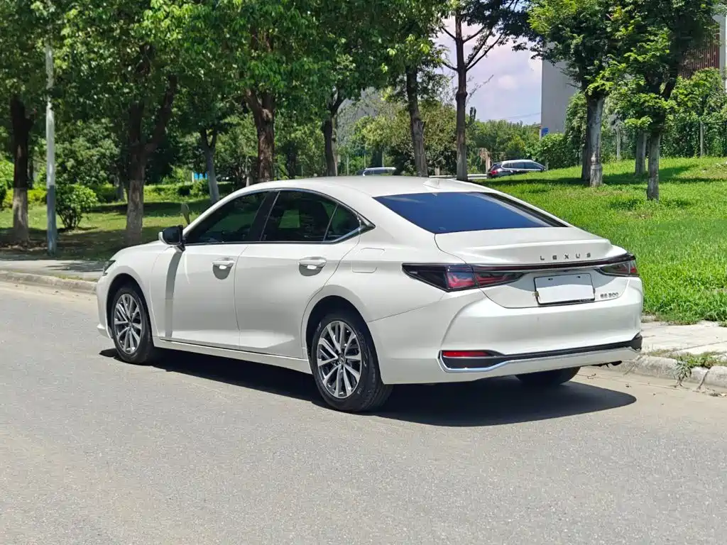 Lexus ES 2025 2025 200 Ultimate Edition