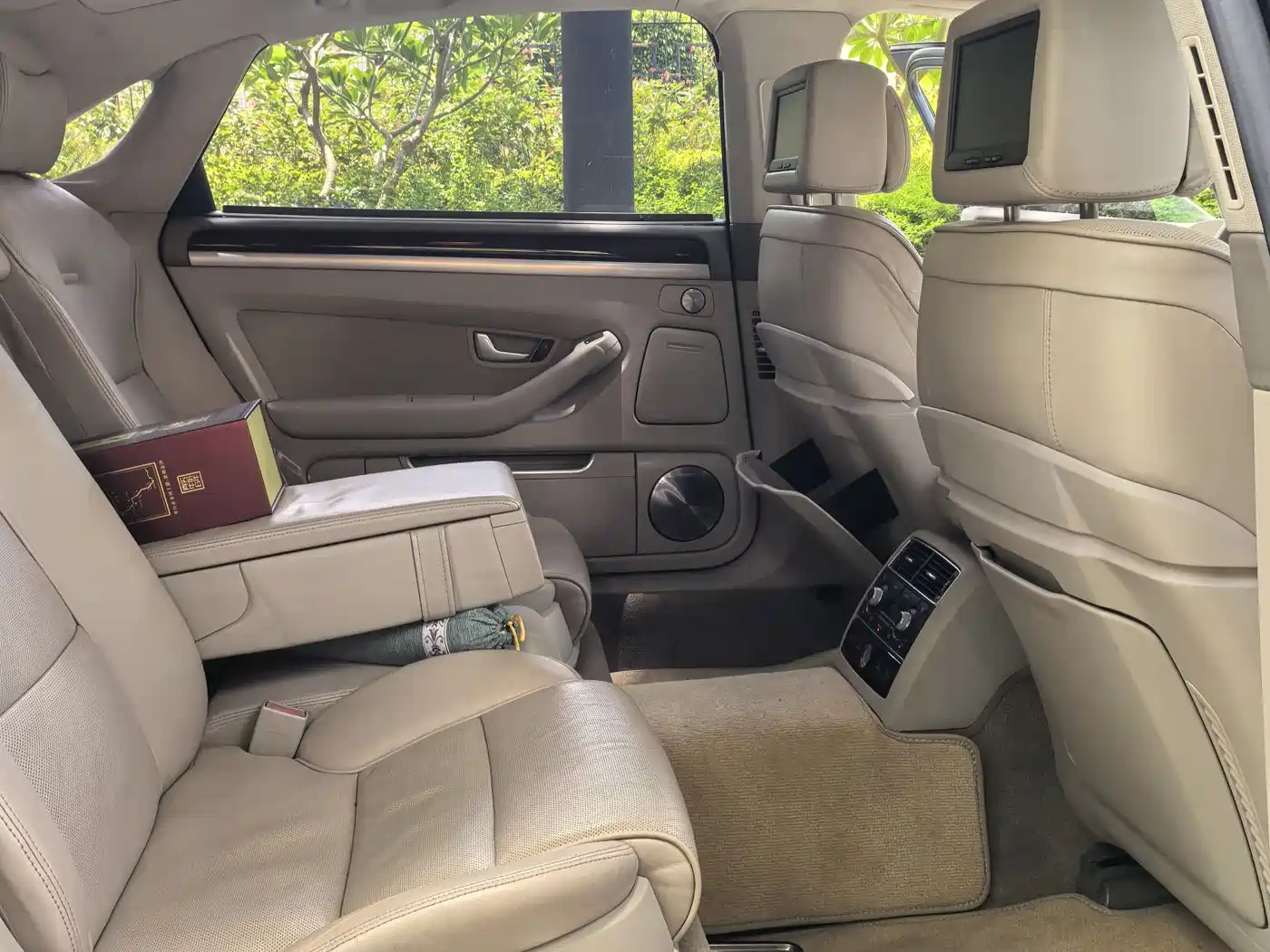 Photo 9 - Audi A8