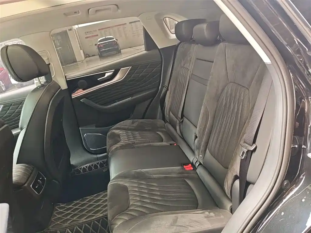 Hongqi HS5 2022 Facelift 2.0T Smart Flag Enjoyment AWD Edition фото 17