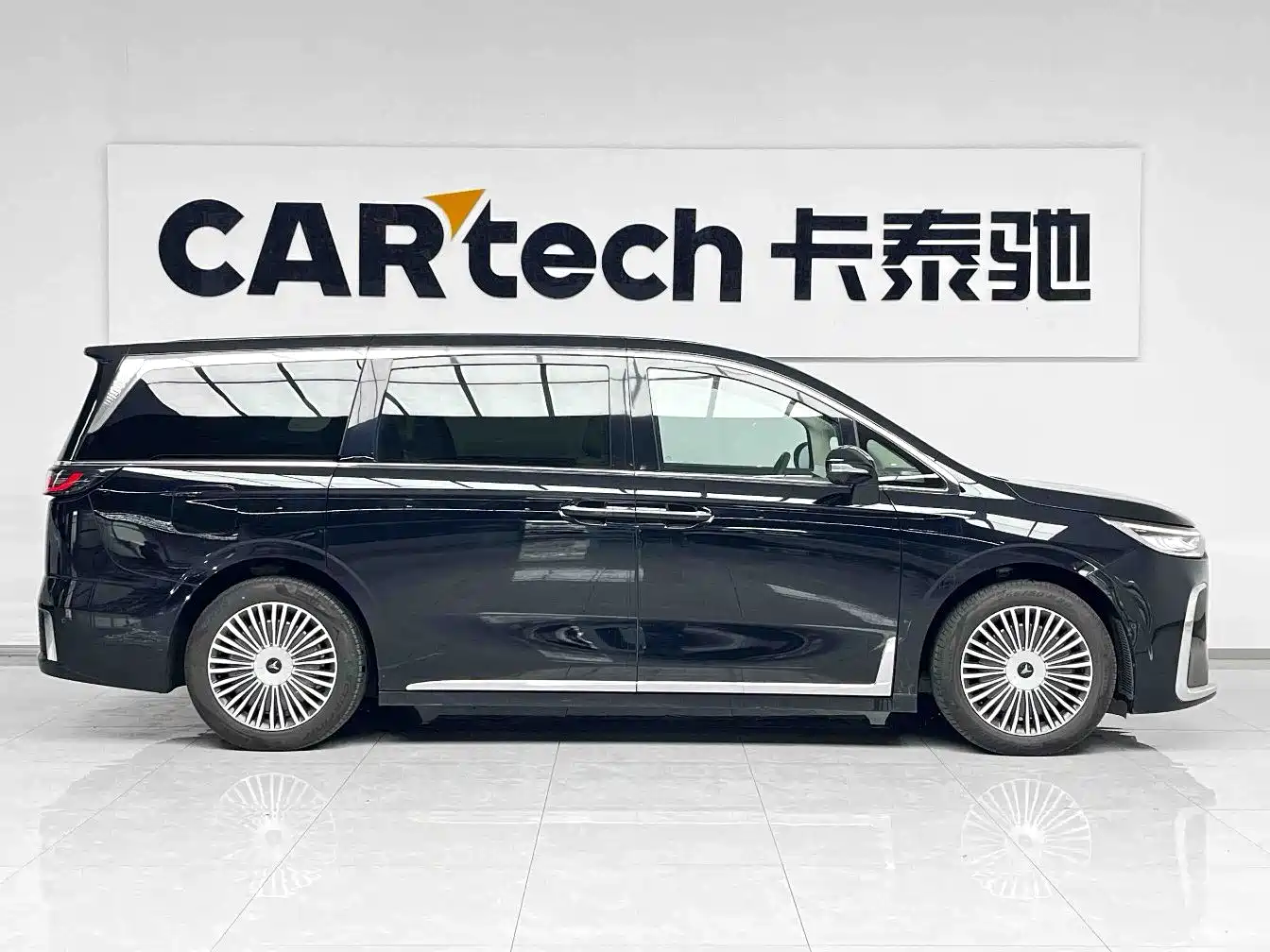 Voyah Auto Voyah Dreamer 2025 PHEV AWD Flagship Kunpeng Edition фото 4