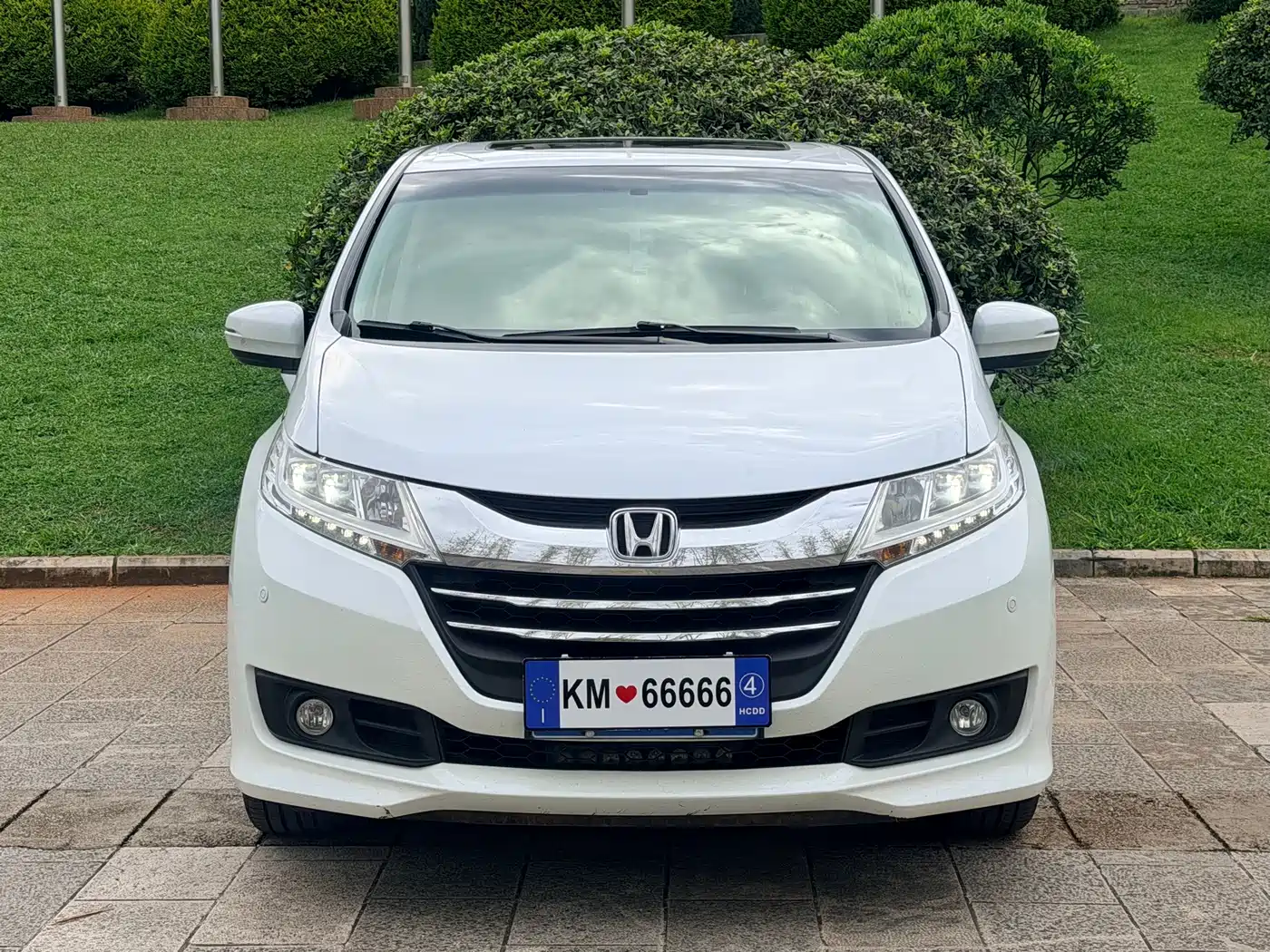 Фото 2 - Honda Odyssey