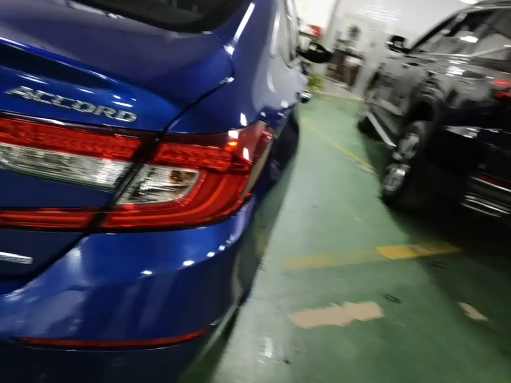 Фото 8 - Honda Accord