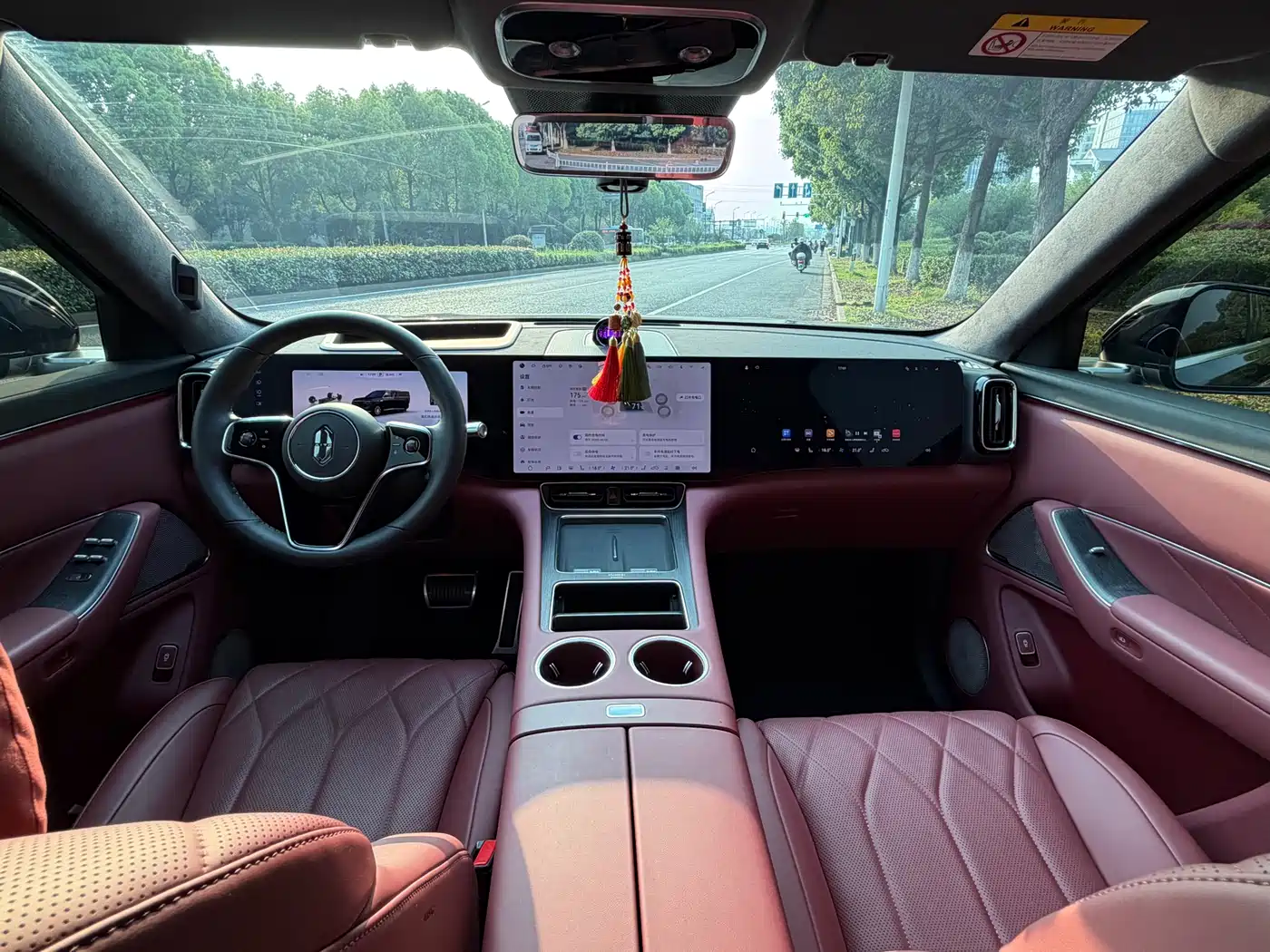 AITO Wenjie AITO M8 2025 Model Extended Range Max+ Edition 53.4kWh 6-Seater фото 7