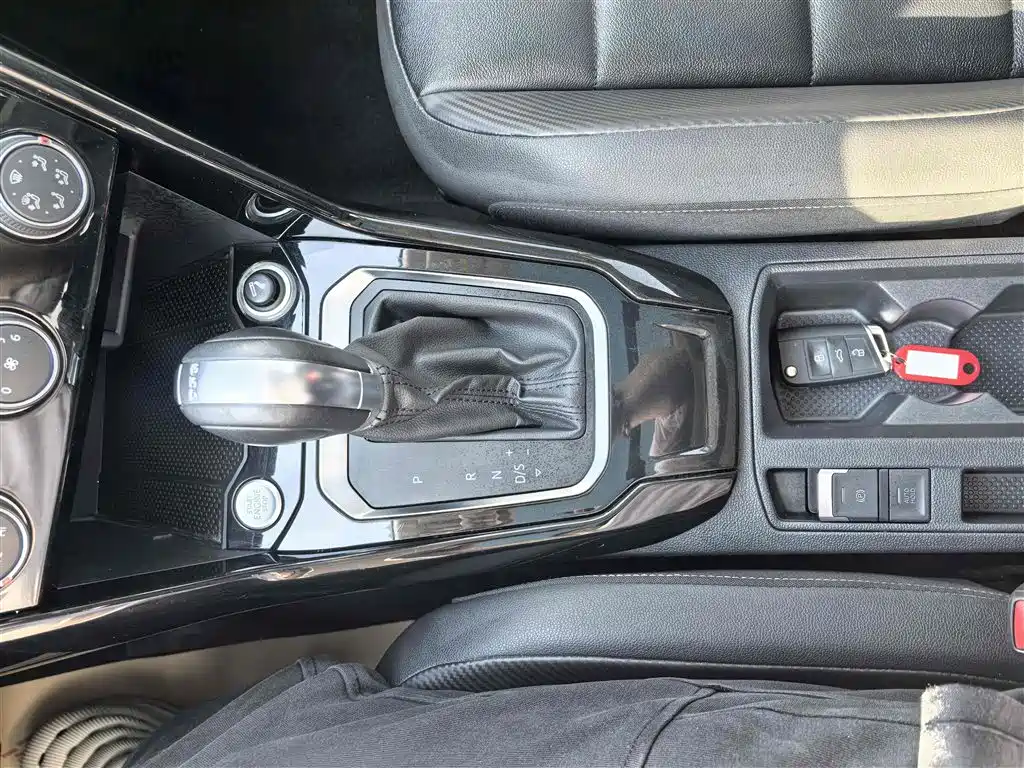 Volkswagen T-ROC 2018 280TSI DSG 2WD Comfort (China V) фото 17