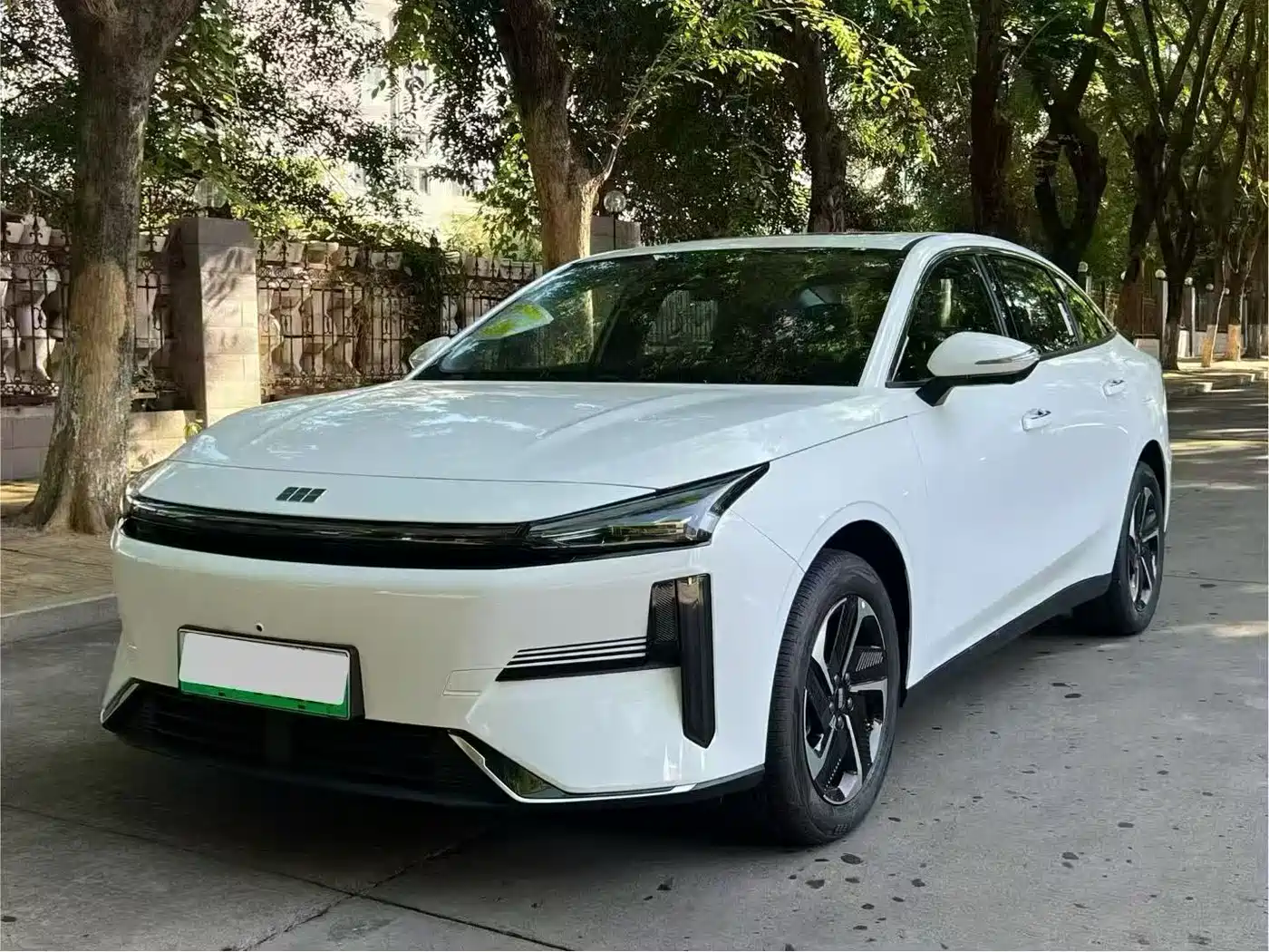 Geely Galaxy Galaxy L6 2025 EM-i 140km Explorer+ Edition