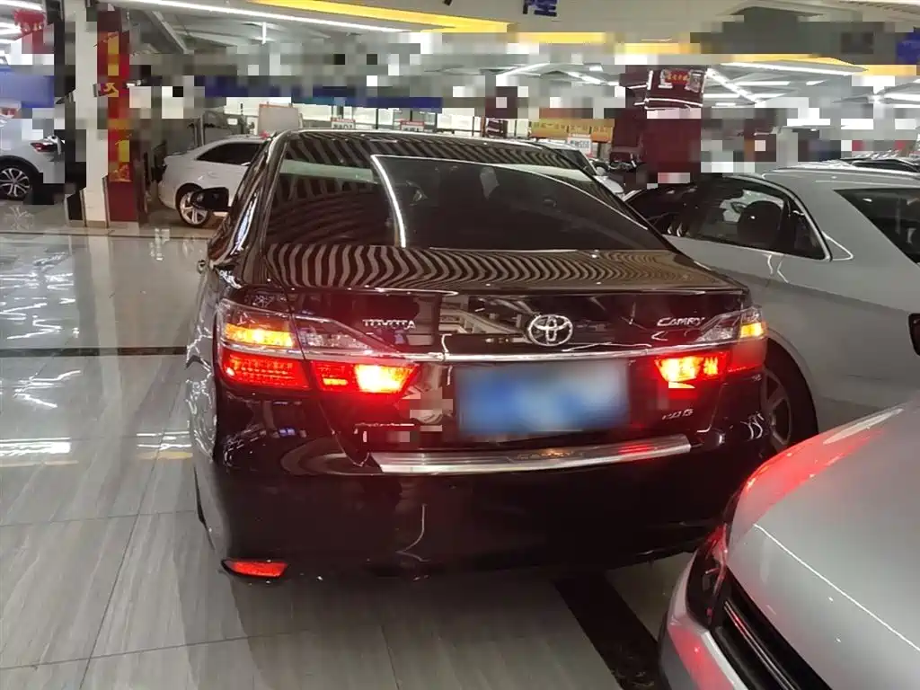 Toyota Camry 2016 2.0G 10th Anniversary Leading Edition фото 6
