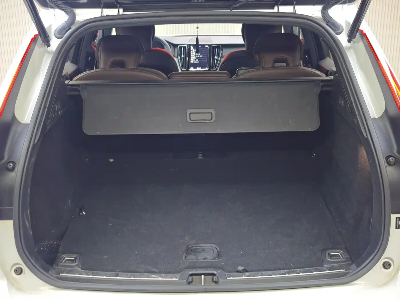 Volvo XC60 2011 2022 B5 AWD R-Design