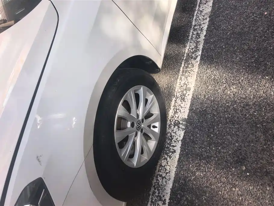 Volkswagen Lavida 2017 1.6L Automatic Comfort Edition фото 6