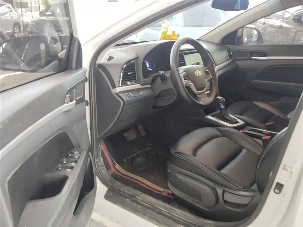 Hyundai Elantra 2016 Model 1.6L Automatic Smart Elite фото 16
