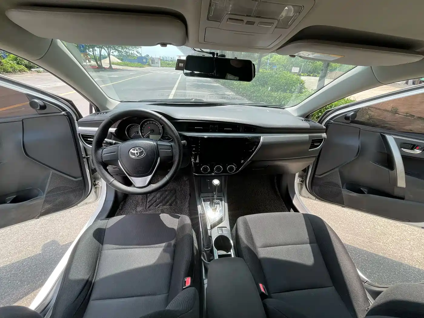 Toyota Corolla 2017 1.6L CVT GL фото 8