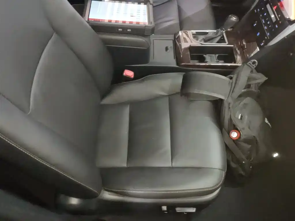 Toyota Camry 2016 2.0G 10th Anniversary Leading Edition фото 25