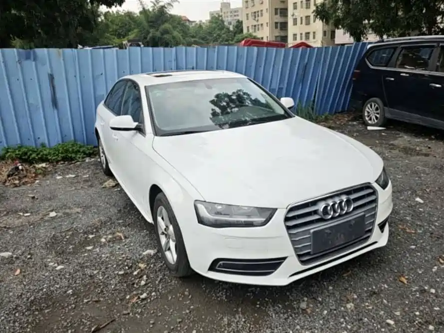 Audi A4L 2013 30 TFSI Automatic Comfort фото 2