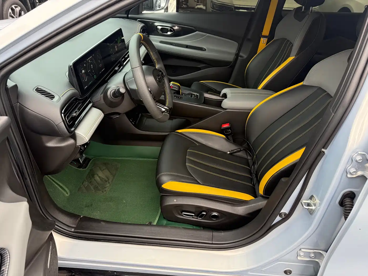 GAC Trumpchi Trumpchi Emkoo 2023 Shadow Leopard H Smart Hybrid фото 6