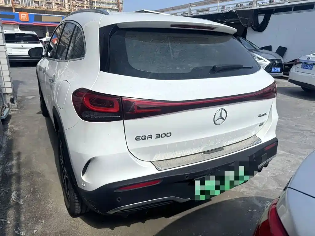 Photo 8 - Mercedes-Benz EQA