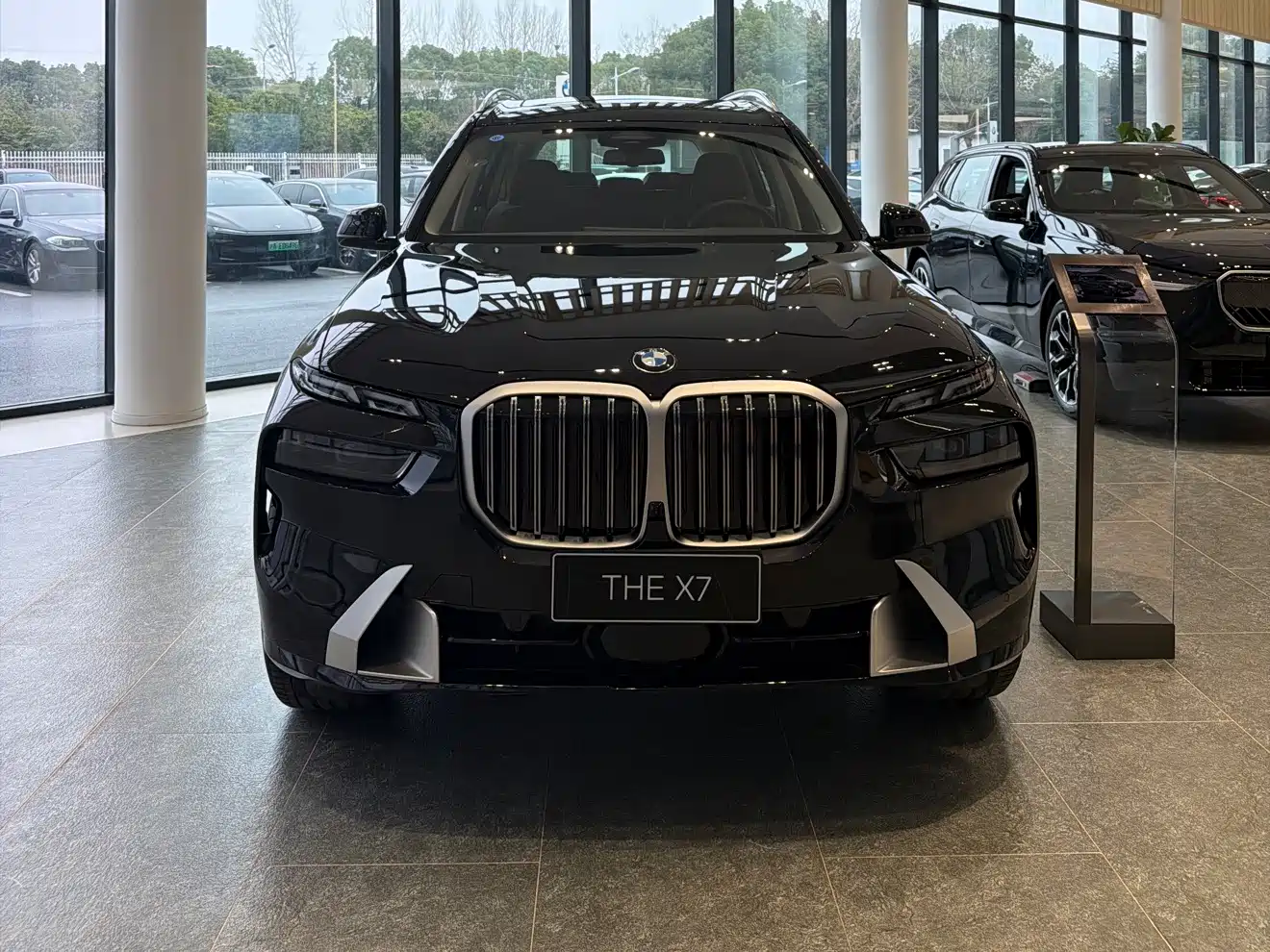 BMW X7 2024 xDrive40i Leading Luxury Package